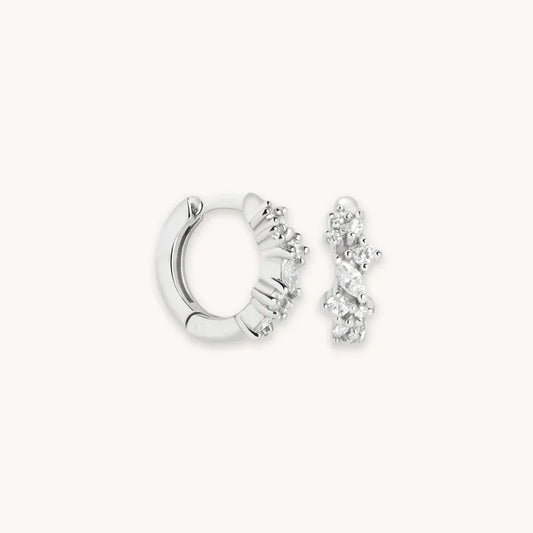Aretes Huggie Cluster de Cristal | Oro Blanco